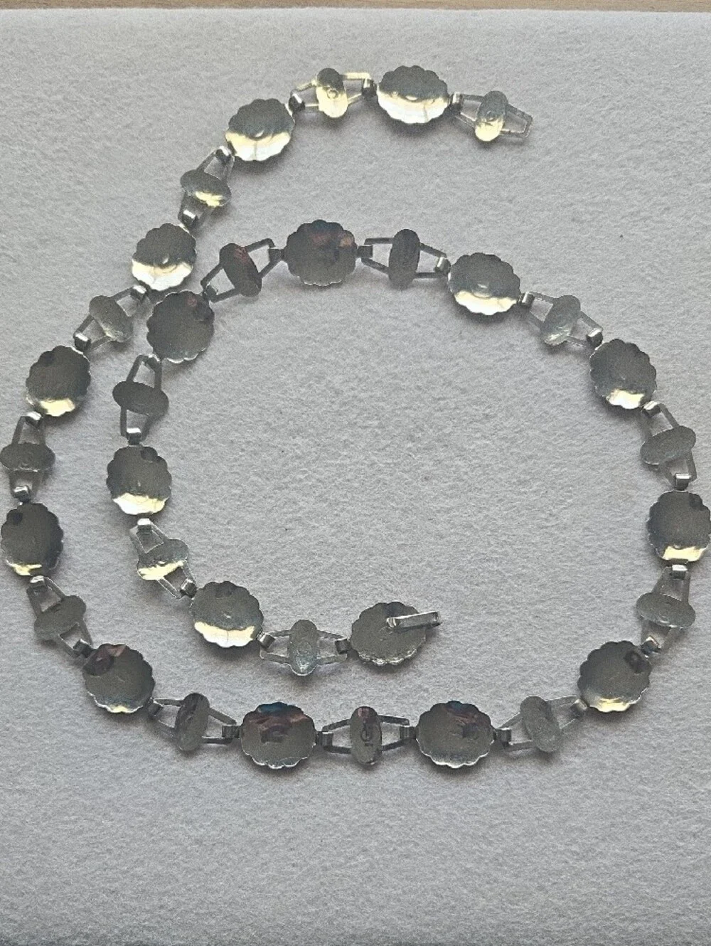 Silvertone Floral Link 30